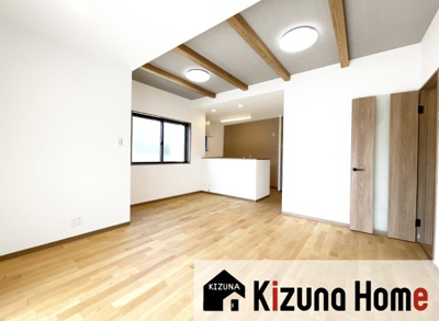 【居間・リビング】 | 伏見区久我本町⑦号地　12区画　築後未入戸建 | おすすめは『マイクロナノバブル』搭載で家中のお水が快適なこと。アレルギー体質の方にも優しい安心の暮らし（＾◇＾）