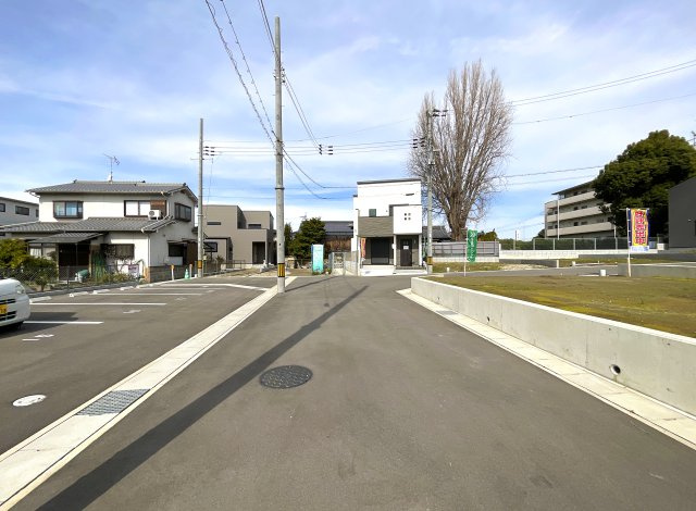 【前面道路含む現地写真】 | 伏見区久我本町⑦号地　12区画　築後未入戸建 | 【12区画分譲地】