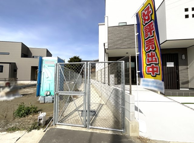 【その他】 | 伏見区久我本町⑦号地　12区画　築後未入戸建 | 【通路】西側に通路があり、隣のお家と少し距離が空くので陽当りや風通しも良くなります。