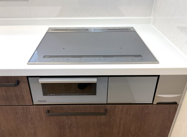 【キッチン】 | 伏見区久我本町⑦号地　12区画　築後未入戸建 | 【IHコンロ】火の元安心のIHコンロなので、お子様と一緒に料理をしたり、ご年配の方でも安心してお使い頂けます。