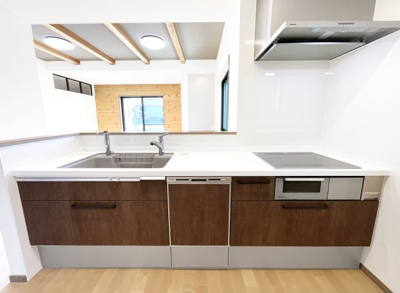 【キッチン】 | 伏見区久我本町⑦号地　12区画　築後未入戸建 | システムキッチンには浄水器専用水栓があり、環境にも奥様の手にも優しい食器洗浄乾燥機が付いています。