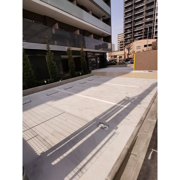 ディアレイシャス泉の駐車場