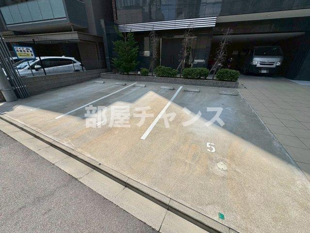 ディアレイシャス泉の駐車場