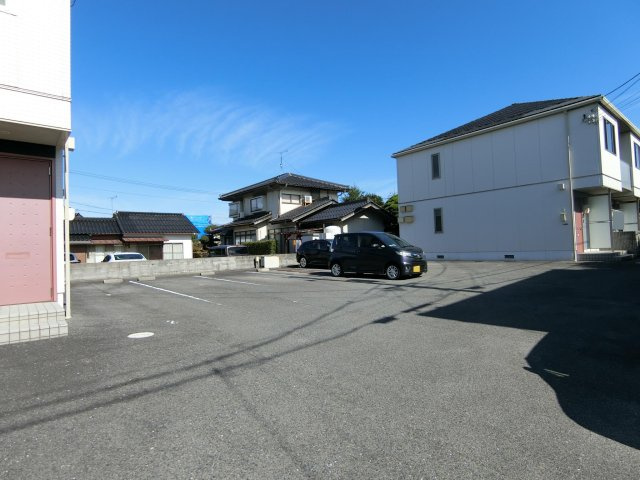 プレジールA棟の駐車場