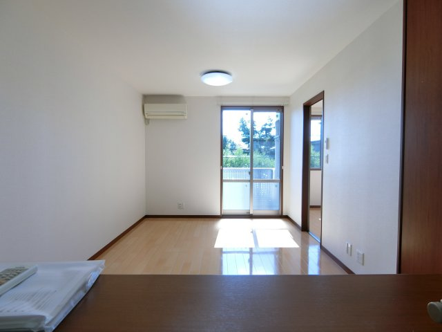 プレジールA棟の居間・リビング|イメージ202号室の写真