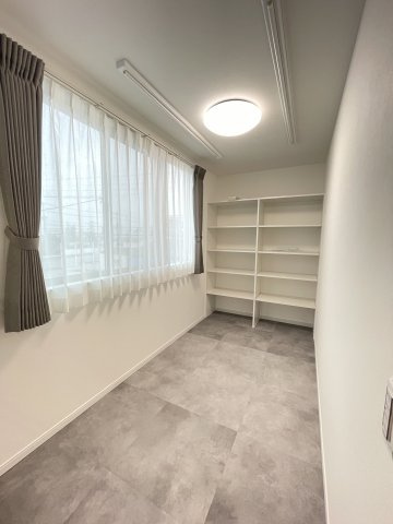 【内装】 | トレステージ桜木4丁目　3号棟 | ☆サンルームは静かに作業をする際に集中できそうですね☆