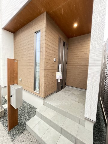 【設備】 | トレステージ桜木4丁目　3号棟 | ☆屋根付きの玄関ポーチは雨天時も濡れずに安心です☆