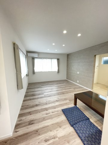 【居間・リビング】 | トレステージ桜木4丁目　3号棟 | ☆温かな雰囲気のリビングルーム☆家族団らんに◎☆