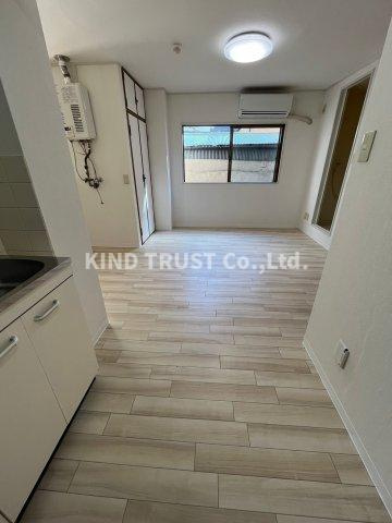 リバティ中津Ⅰの居間・リビング|こちらのリビングで趣味の時間をお楽しみください