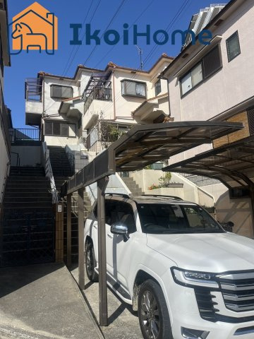 明石市大久保町大久保町　中古戸建　フルリフォの駐車場|●資料・カタログのご請求無料●現地見学可能●スーパーやコンビニ、飲食店、病院など徒歩圏内のものもあり、生活圏内に商業施設が多いので生活に便利です。