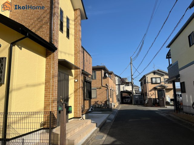 明石市大久保町大窪　中古戸建　内外装リフォーム済の前面道路含む現地写真|●資料・カタログのご請求無料●現地見学可能●スーパーやコンビニ、飲食店、病院など徒歩圏内のものもあり、生活圏内に商業施設が多いので生活に便利です。