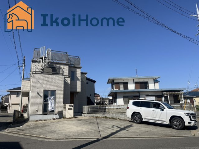 明石市大久保町大窪　中古戸建　リフォ完の前面道路含む現地写真|●年中無休：見学時間9:00～20:00・当日予約可●大久保駅徒歩10分で土地57.2坪！・築浅のヘーベルハウスで大きな建物！リフォーム済み！駐車場6台可能！！角地！