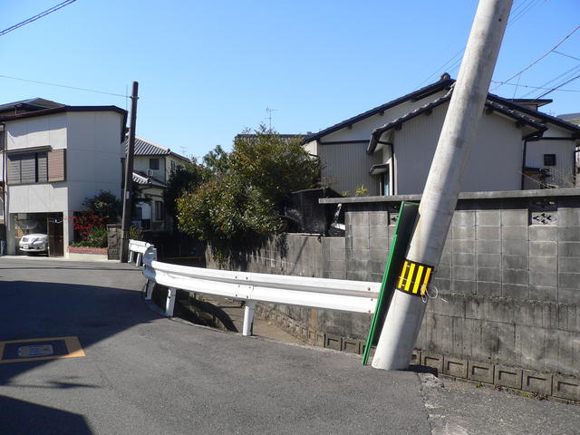 高知市十津3丁目の周辺|南東側の水路