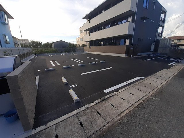 ドルチェ細江の駐車場