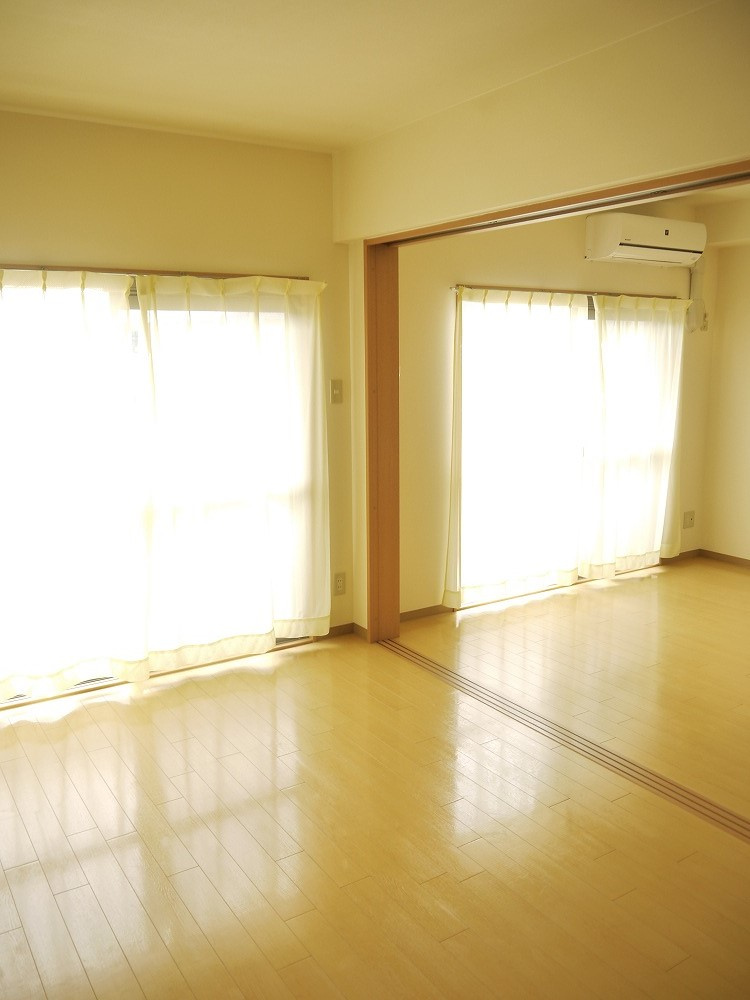 サン・シャインの居間・リビング