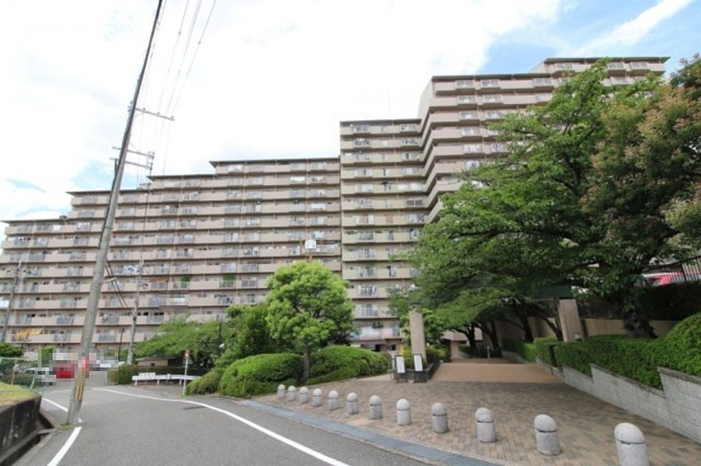 グリーンタウン香里ヶ丘B棟の外観|外観は落ち着いています