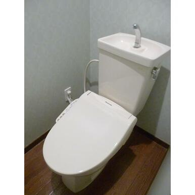 ワンバイワンのトイレ|落ち着いた色調のトイレです