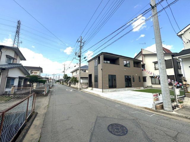 新築　前橋市朝倉町8期　Heartful　Town　1号棟の前面道路含む現地写真|西側接道幅員約6ｍ