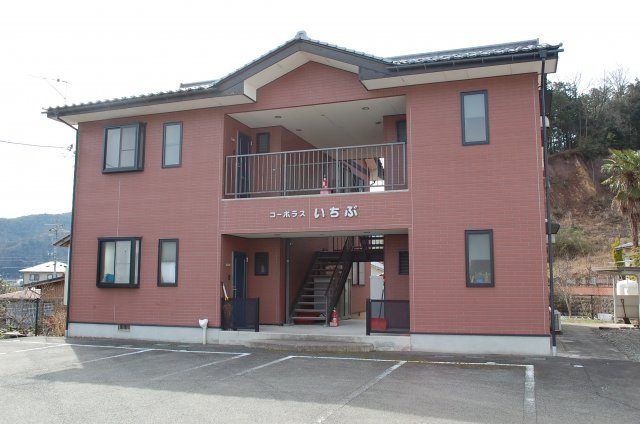 コーポラスいちぶの外観