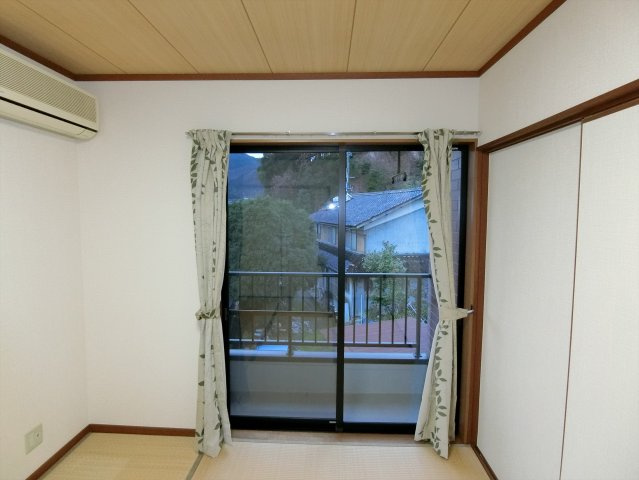 コーポラスいちぶの和室