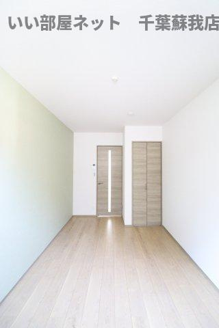 フルラージュ千葉中央の寝室|広くて明るい寝室