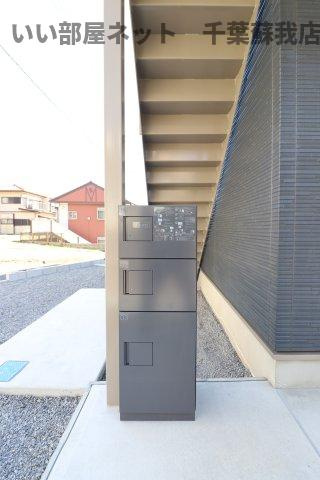 フルラージュ千葉中央のエントランス|宅配ボックスがあると、自分の時間を有効活用できますね！