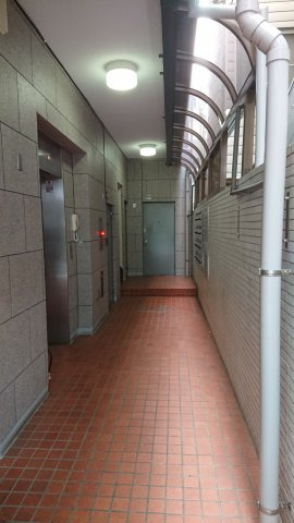 駒込朝日ビルのロビー