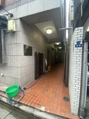 駒込朝日ビルのエントランス