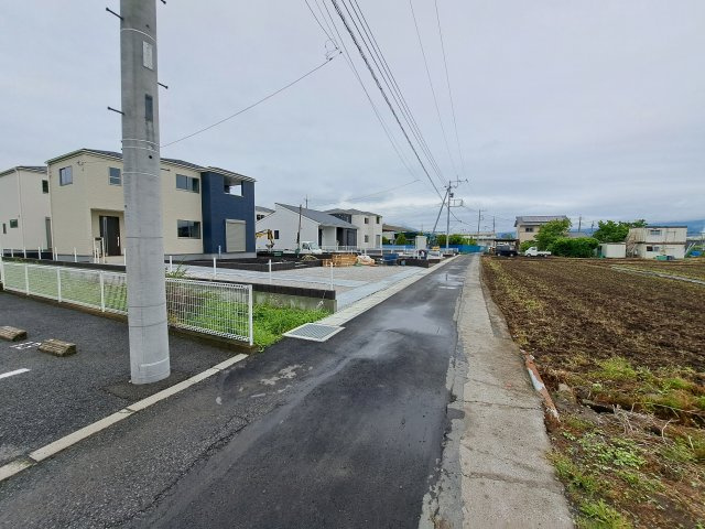 新築　渋川市金井第14　Livele Garden.S　1号棟の前面道路含む現地写真|現地写真　南東側接道幅員約2.9ｍ		