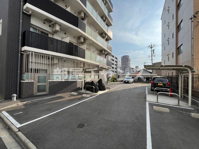 エステムコート名古屋千種グレイスの駐車場