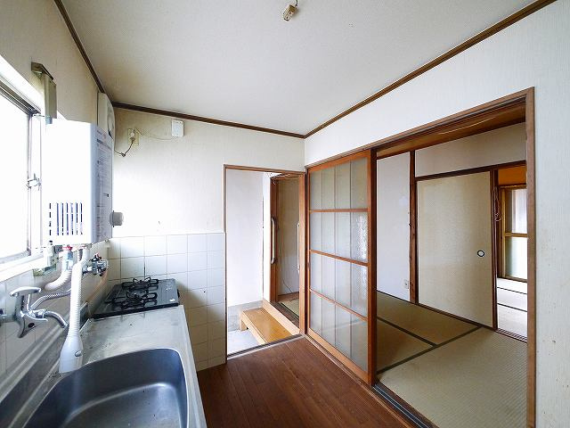 吉田貸家のキッチン|使いやすいキッチンスペースです