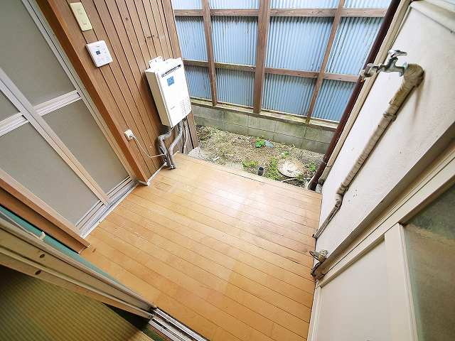 吉田貸家の設備|こちらに洗濯機置き場がございます。