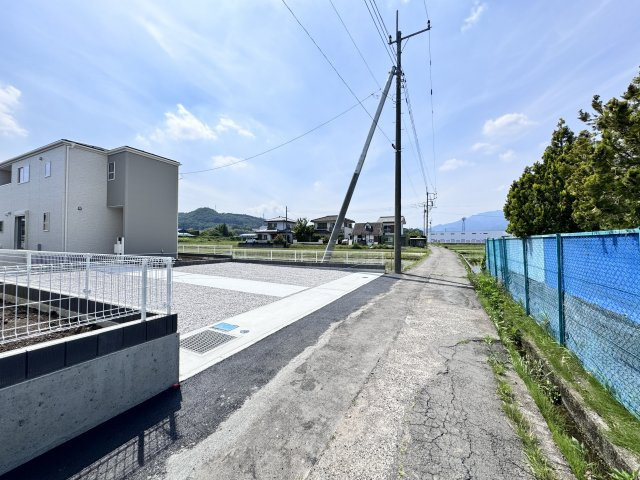 新築　渋川市金井第14　Livele Garden.S　3号棟の前面道路含む現地写真|現地写真　北東側接道幅員約2.9ｍ		
