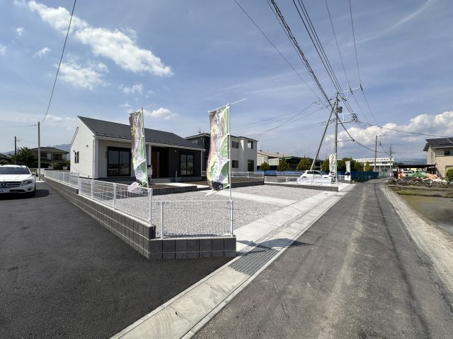 新築　渋川市金井第14　Livele Garden.S　4号棟の前面道路含む現地写真|現地写真　南東側接道幅員約2.9ｍ		