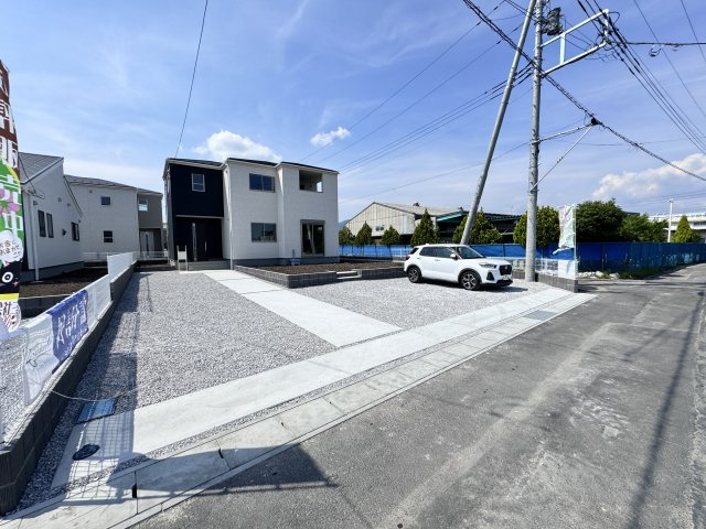 新築　渋川市金井第14　Livele Garden.S　5号棟の駐車場|現地写真　 駐車スペースは3台分駐車可能です。					
