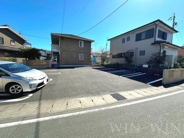 ロイヤルメゾンの駐車場