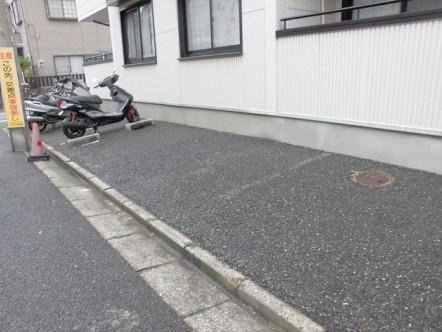 レインボーハウスの駐車場