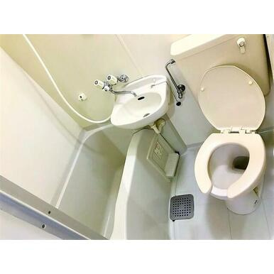 カサデシライⅠのトイレ|同間取り別部屋の参考画像です。