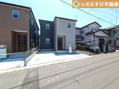 【駐車場】 | Livele Garden.S　西羽生駅 | 駐車スペース完備
しっかり舗装してある駐車スペースで天気が悪く足元が悪い日でも乗り降りしやすい♪