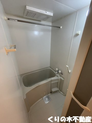 【浴室】 | サンコート・ヴィラ | 日々の疲れを癒すお風呂付です（同タイプのお部屋です。現況を優先します。）