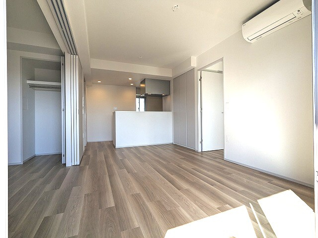 JMFレジデンス蔵前鳥越の設備|全室南向き日当り眺望良好です、リビングと6.9帖洋室にエアコン付きです、カウンターキッチン