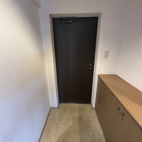 秀弐番館の玄関