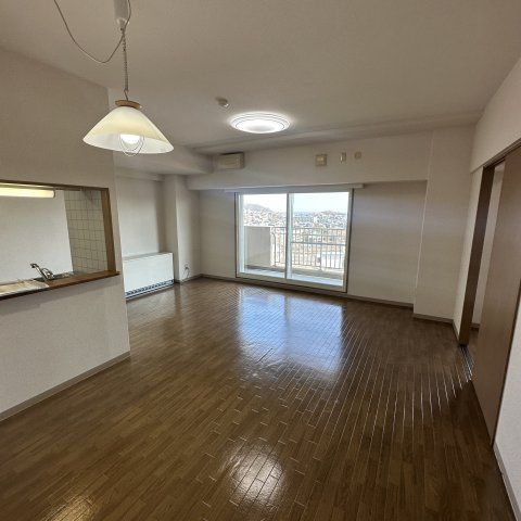 秀弐番館の居間・リビング