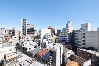 【展望】 | ルーフバルコニーからの眺望。このお部屋の自慢の一つである「眺望」をご覧ください。毎日、この景色を独り占めできる新生活に夢が広がります。～即日のご見学可能～　お問合せはお気軽にどうぞ。
