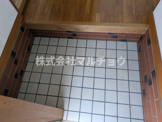 メゾン朝来の玄関|明るい玄関です