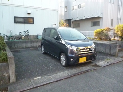 【駐車場】 | コートビレッジA | いつでも目の届く敷地内に駐車場があります♪荷物がかさばりがちなお買物にも、敷地内駐車場があると便利ですよね☆