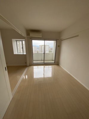 【居間・リビング】 | ピュアドームアドニス吉塚 | 別号室の写真になります。現況優先。