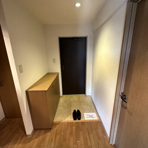 秀弐番館の玄関