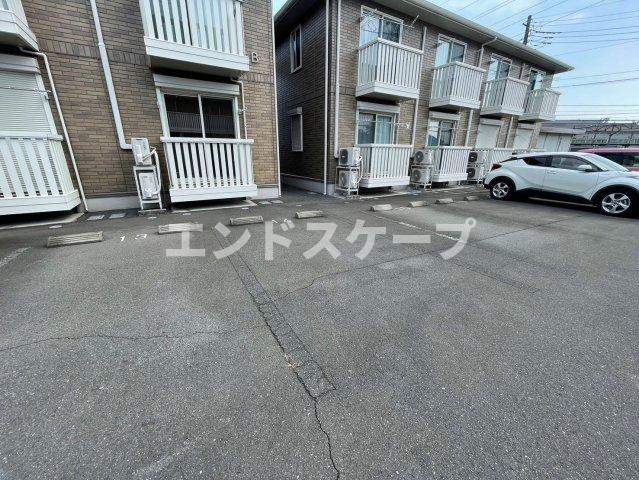 グローリア　Ｂの駐車場|高崎、前橋、伊勢崎エリアのお部屋探しはエンドスケープまで！お客様の理想お聞かせ下さい♪