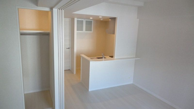 【居間・リビング】 | ネストピア博多祇園 | 別号室の写真になります。現況優先。